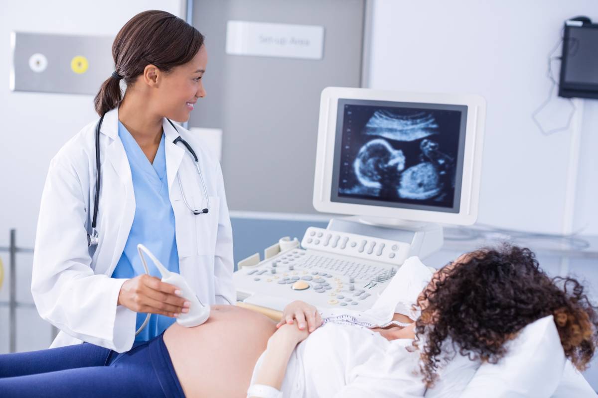 When To Call Your OB: Red Flags In Early Pregnancy